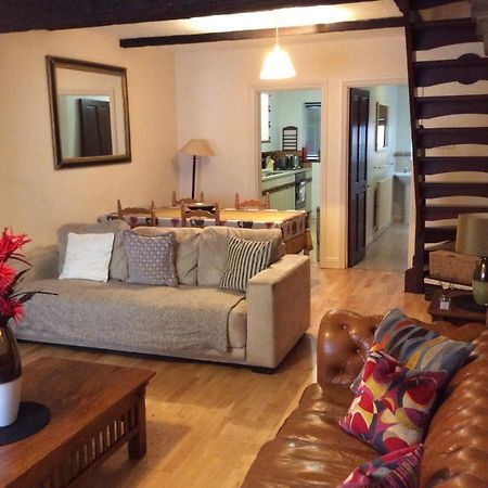 Cosy Central Windsor House Sleeps 4 ภายนอก รูปภาพ