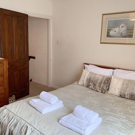 Cosy Central Windsor House Sleeps 4 ภายนอก รูปภาพ