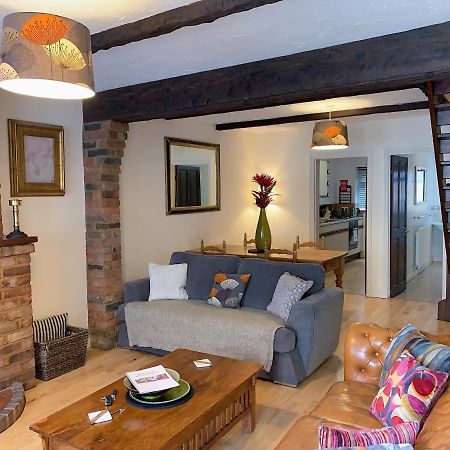 Cosy Central Windsor House Sleeps 4 ภายนอก รูปภาพ