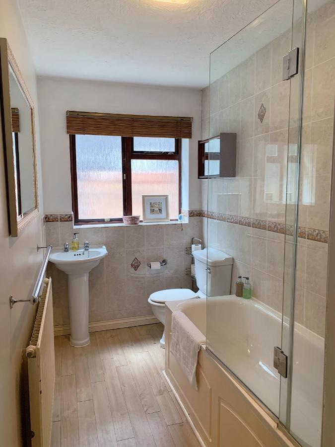 Cosy Central Windsor House Sleeps 4 ภายนอก รูปภาพ